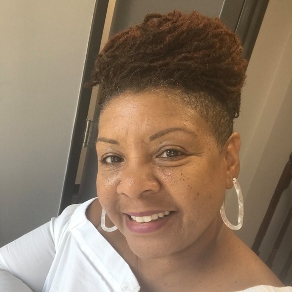 Meet your Posher, Andrea - Picture 1 of 1